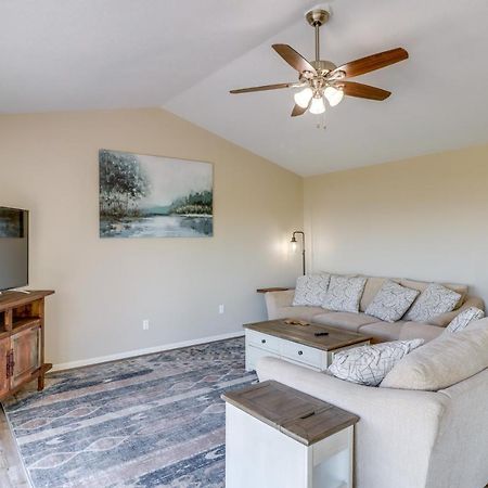 Charming Edgemont Home With Deck And Lake Views! Fairfield Bay Exterior foto