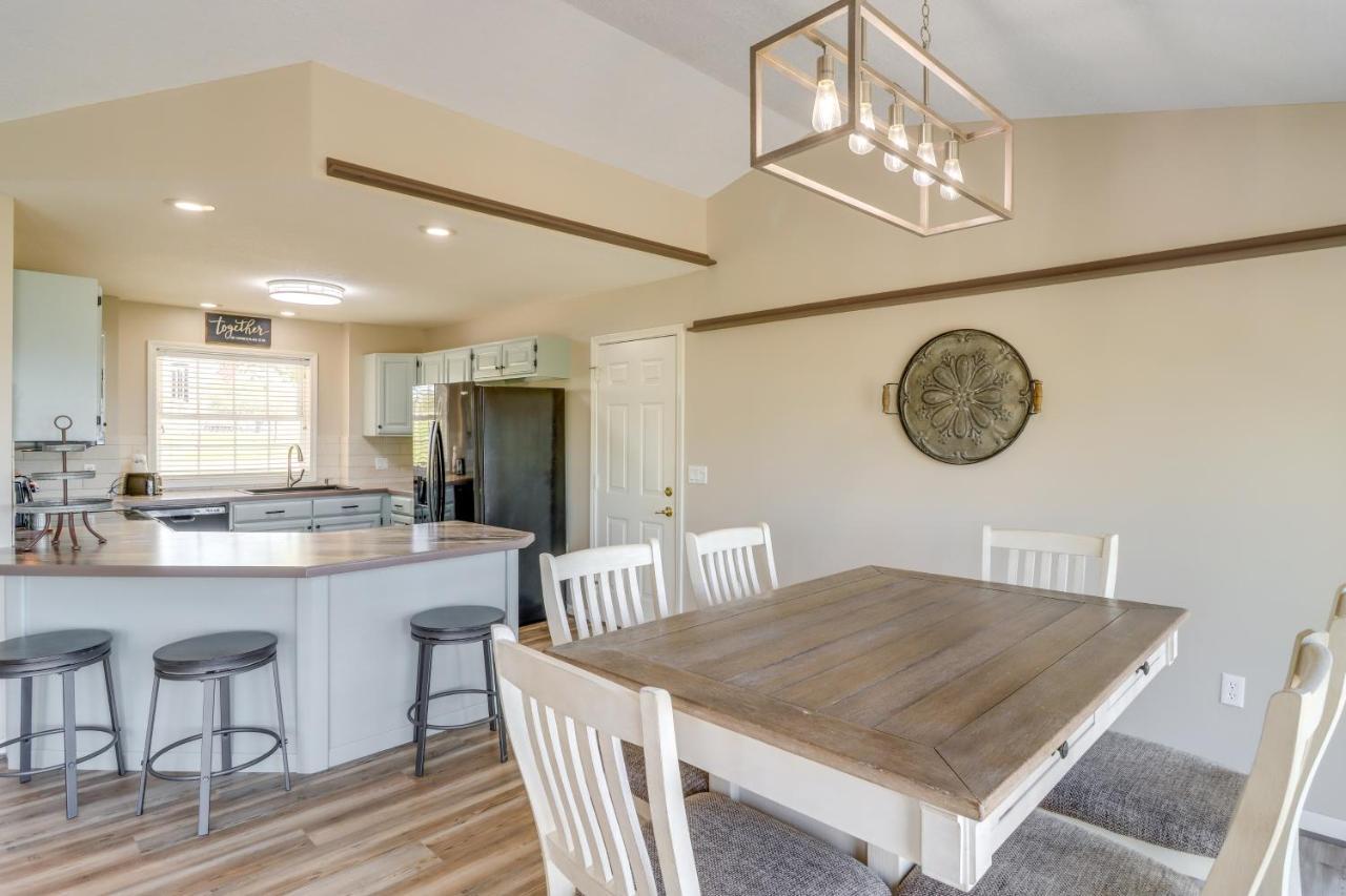 Charming Edgemont Home With Deck And Lake Views! Fairfield Bay Exterior foto