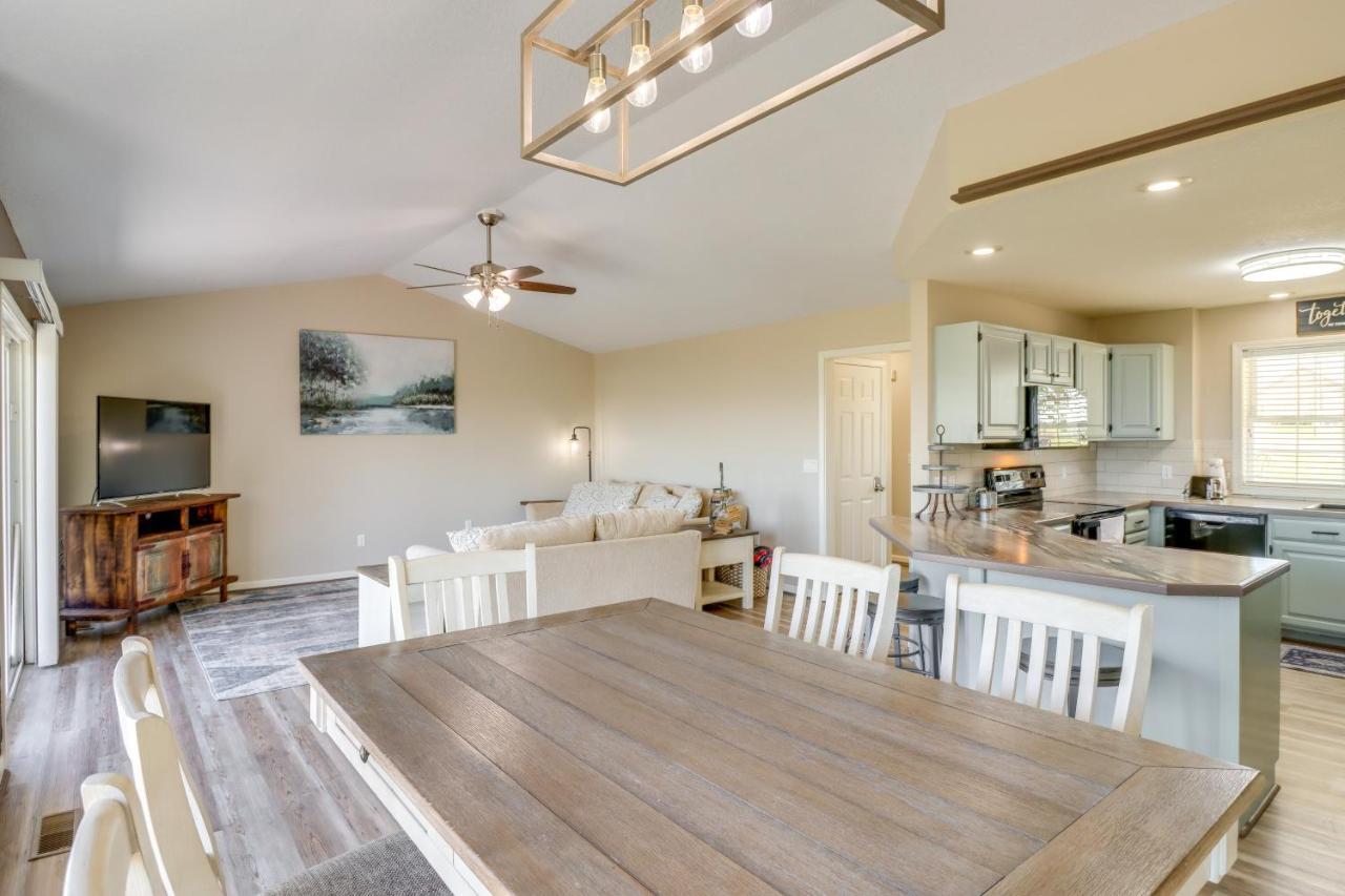 Charming Edgemont Home With Deck And Lake Views! Fairfield Bay Exterior foto