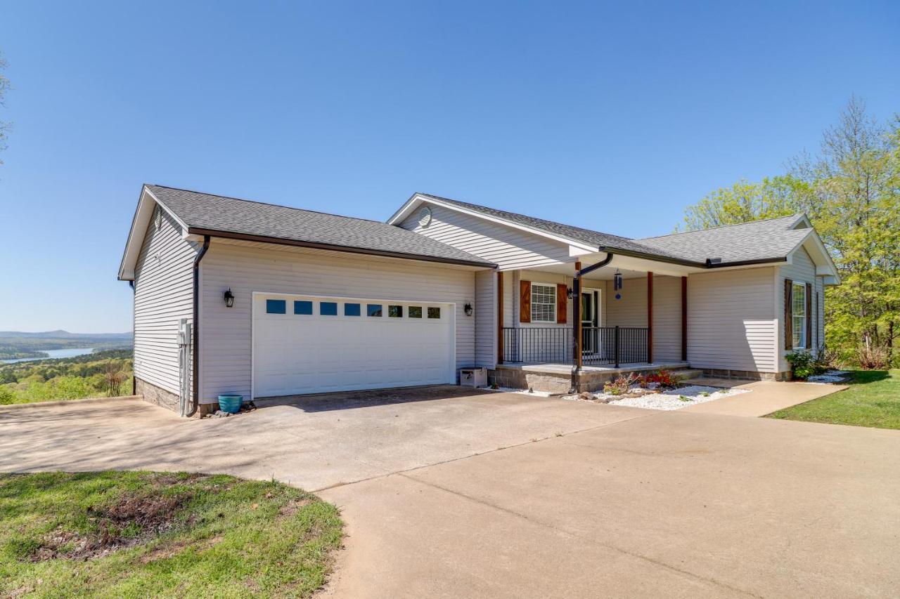 Charming Edgemont Home With Deck And Lake Views! Fairfield Bay Exterior foto